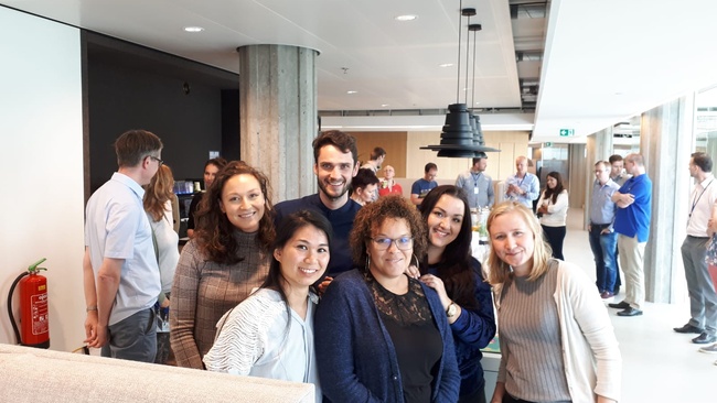 Emily met collega's