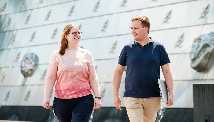 man en vrouw lopend