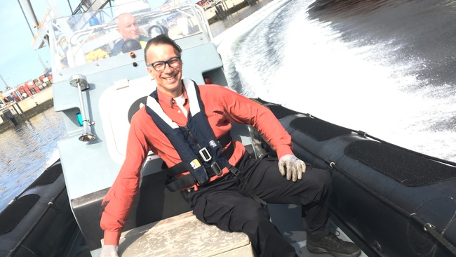Erik op een boot