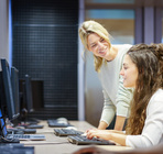 Twee medewerkers aan het werk