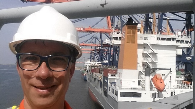 Erik op een vrachtschip