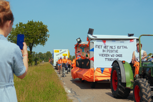 Avontuur van Tjitske _ Communicatie _ Dorpsgevoel _ Verbinding _ Optocht _ Trekker