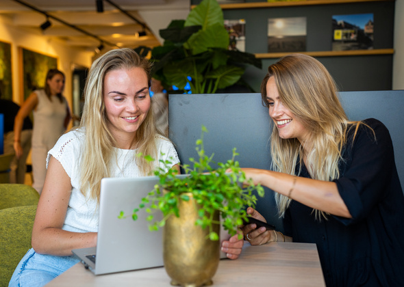 Iris en Lisanne Kenmij cafe