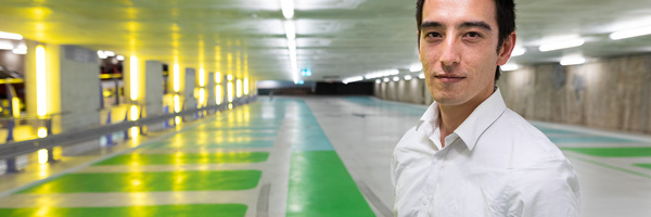 Robert Riteco in parkeergarage, foto van Willem de Kam
