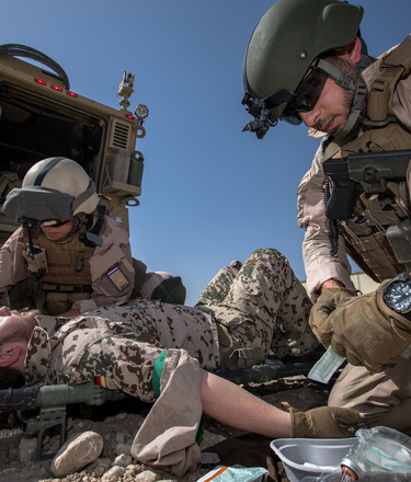 Afghanistan, 28 april 2018,.Op Mazar E Sharif trainen de Geneeskundige dienst van het MMT ( mobile medical team) met de Craotische force protection.